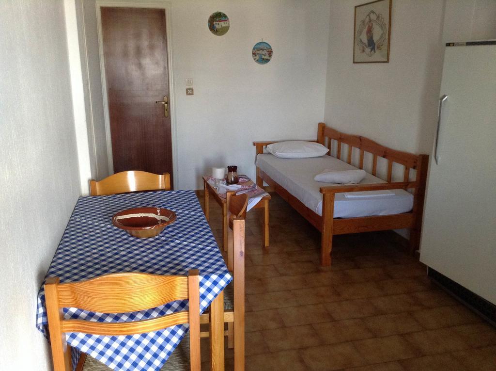 Stavros Apartments Ísztro Szoba fotó