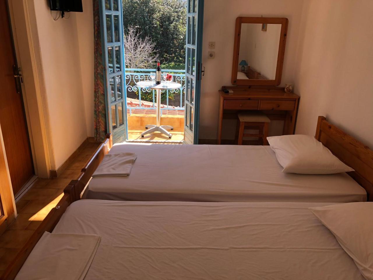 Stavros Apartments Ísztro Kültér fotó