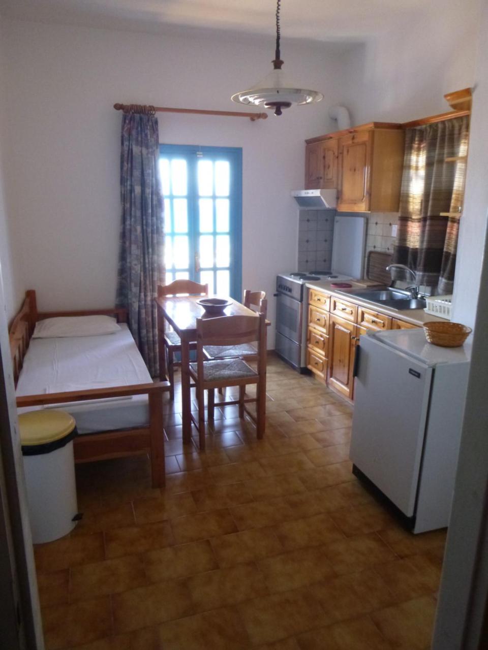 Stavros Apartments Ísztro Kültér fotó