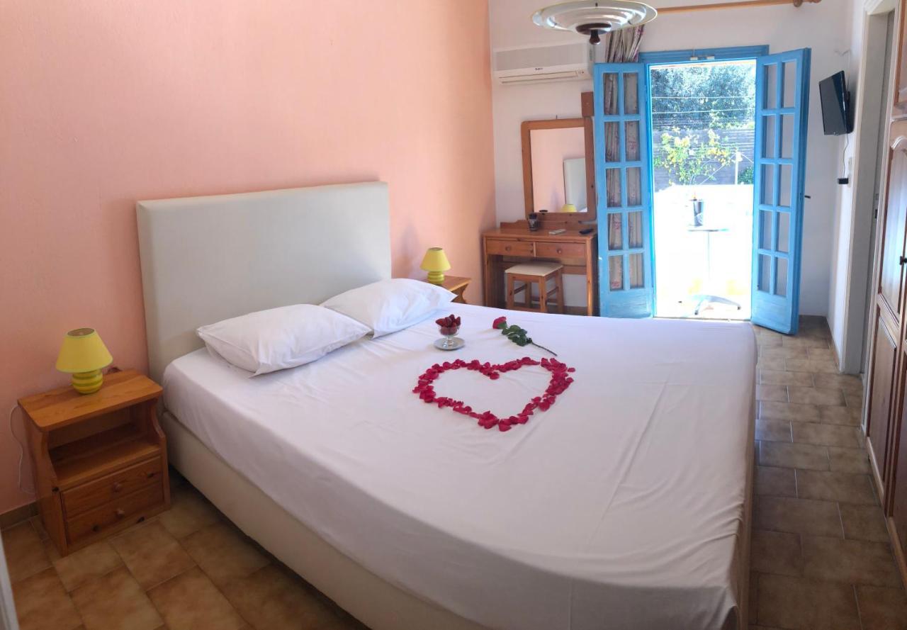 Stavros Apartments Ísztro Kültér fotó
